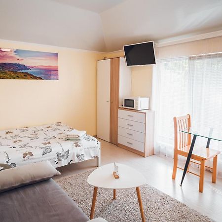Guest House Butterfly Wing Odesa Exterior photo
