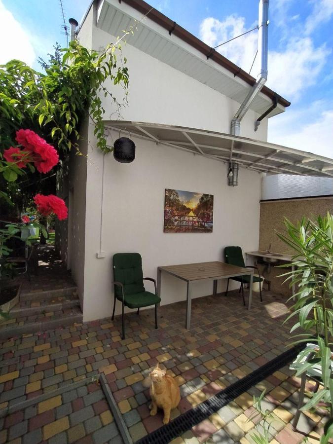 Guest House Butterfly Wing Odesa Exterior photo