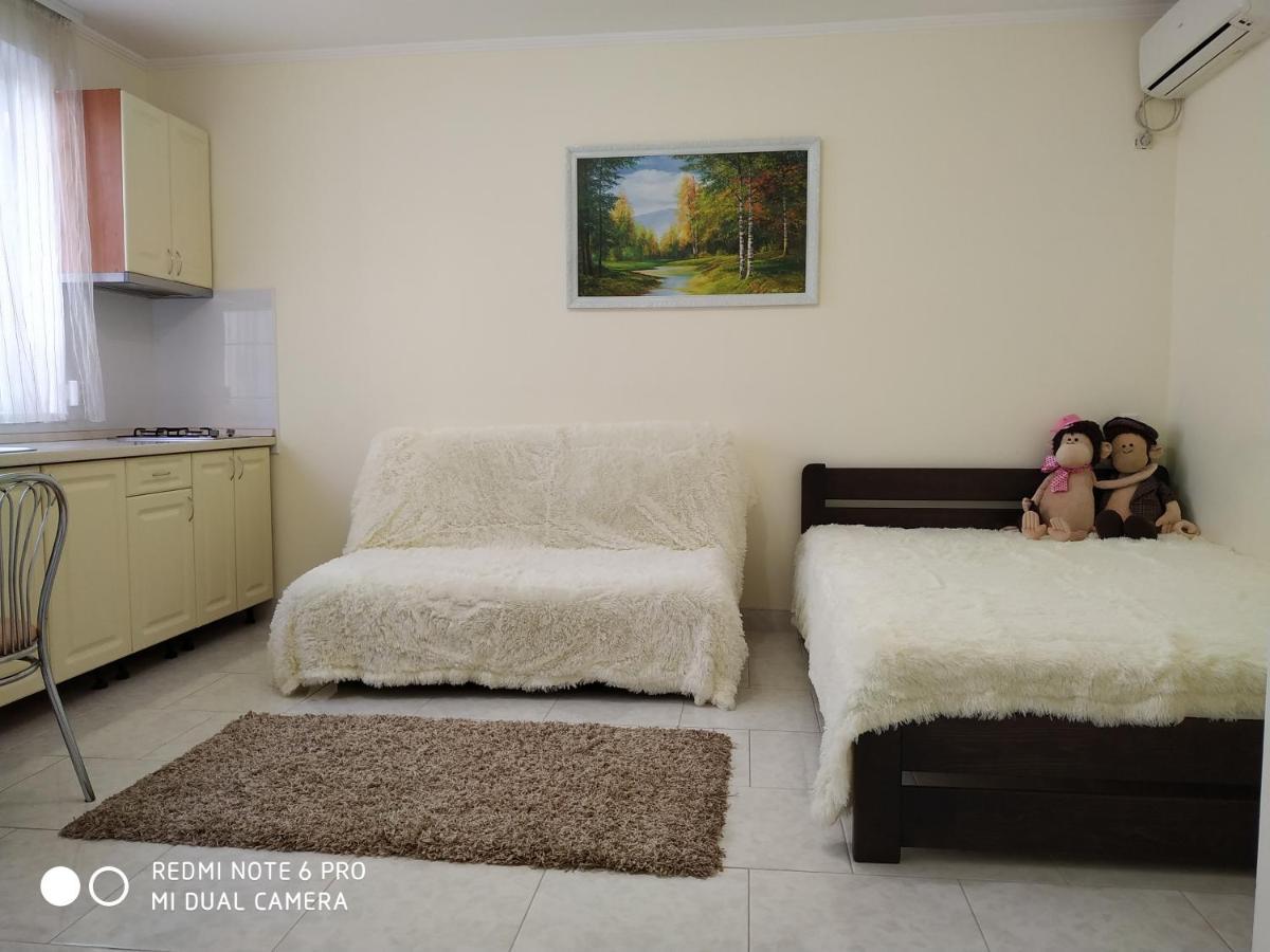 Guest House Butterfly Wing Odesa Exterior photo
