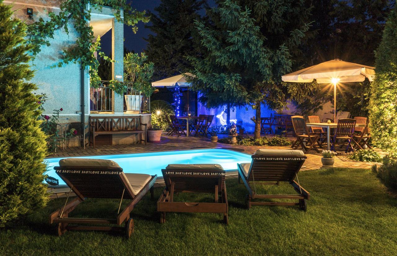 Guest House Butterfly Wing Odesa Exterior photo