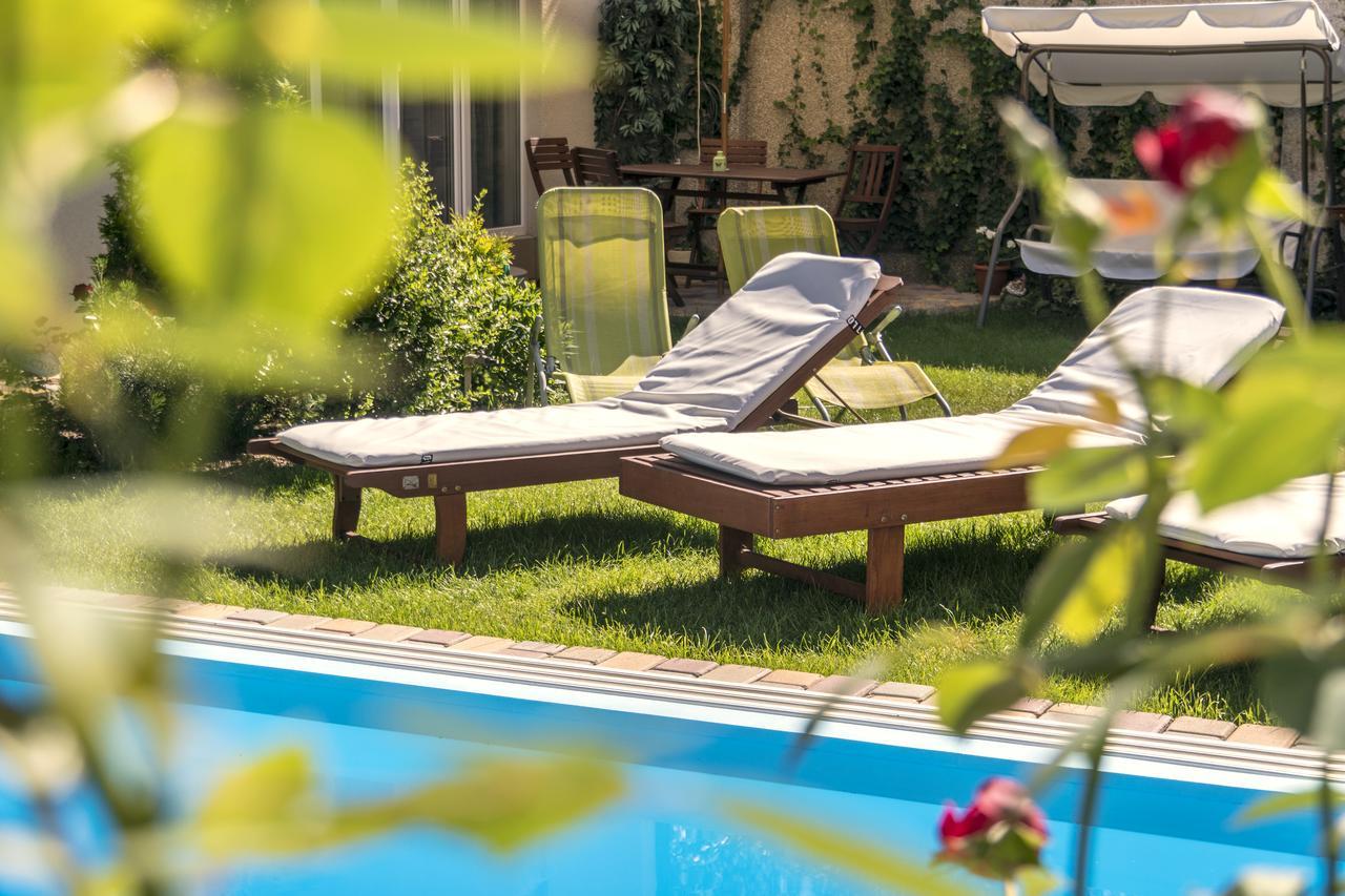 Guest House Butterfly Wing Odesa Exterior photo
