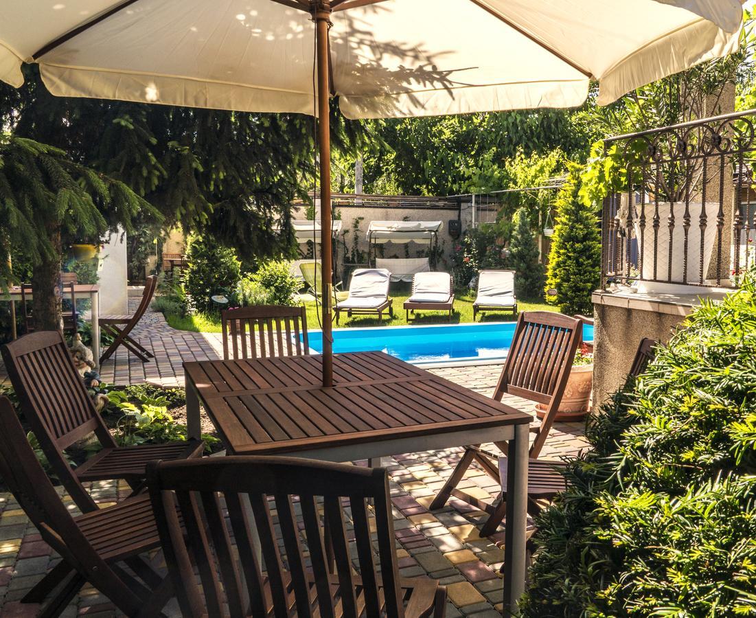 Guest House Butterfly Wing Odesa Exterior photo