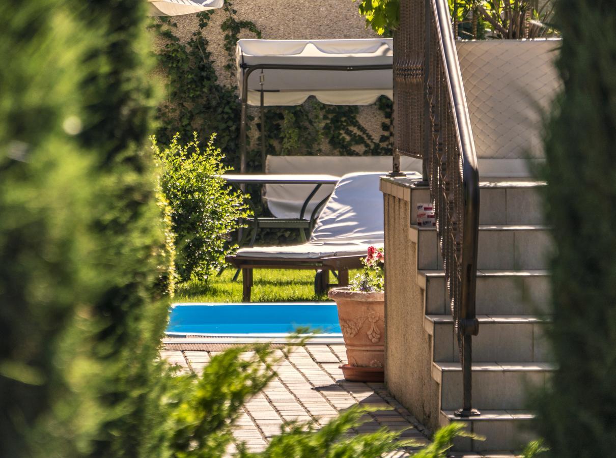Guest House Butterfly Wing Odesa Exterior photo
