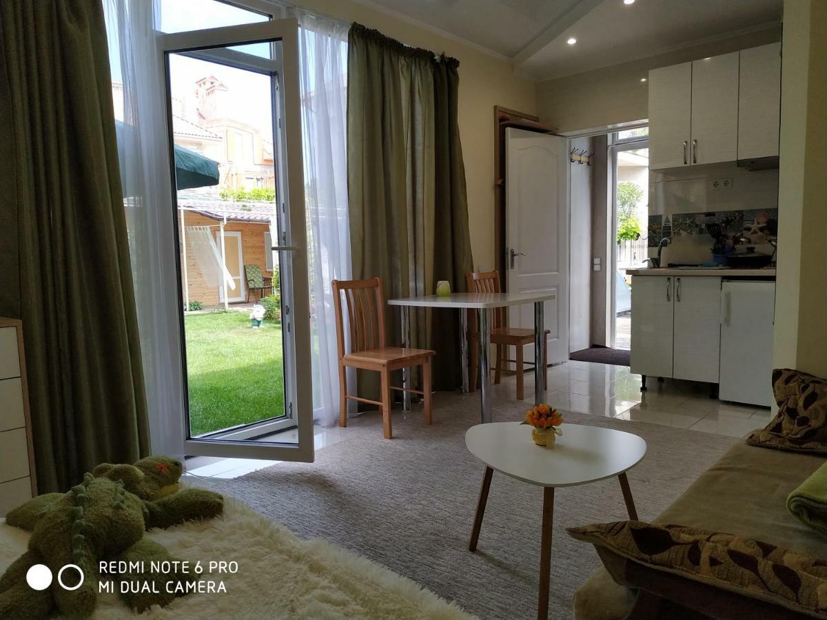 Guest House Butterfly Wing Odesa Exterior photo