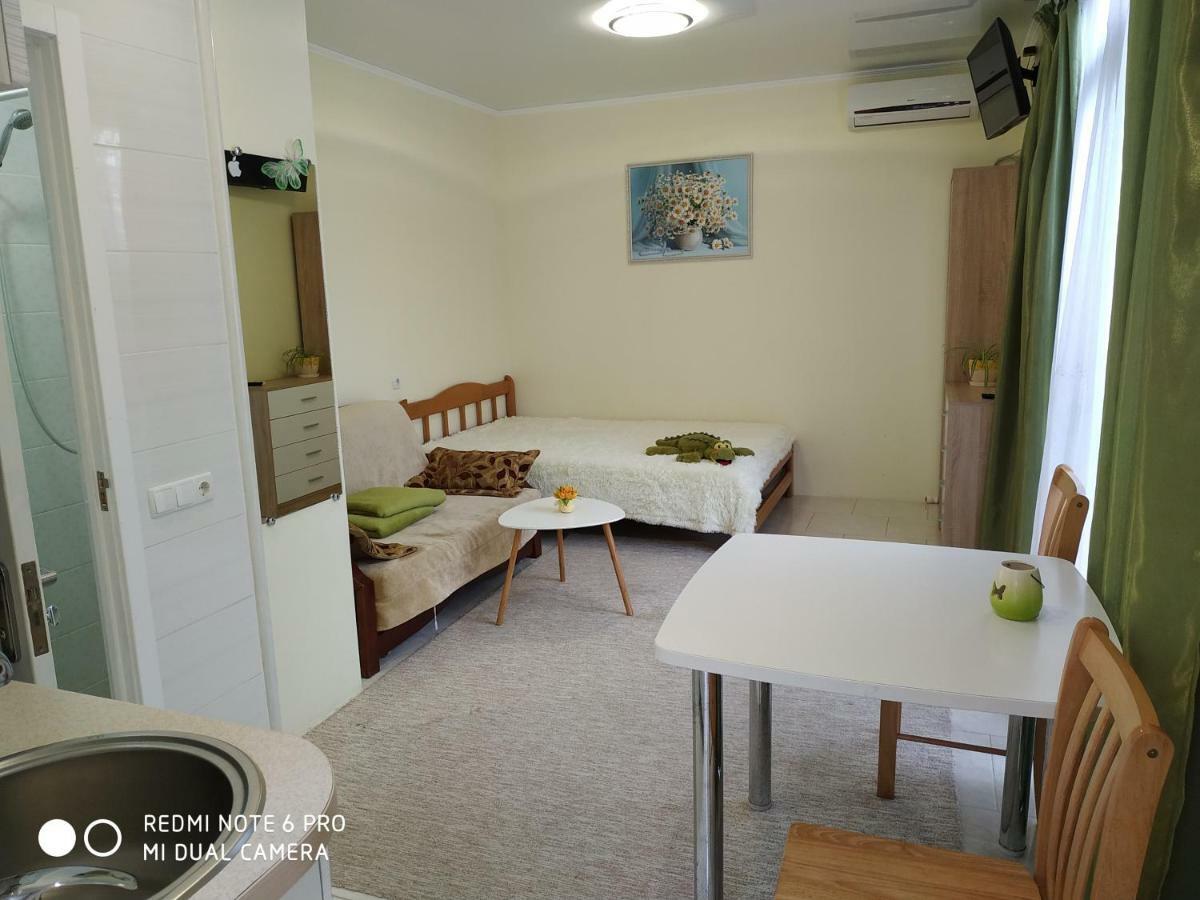 Guest House Butterfly Wing Odesa Exterior photo