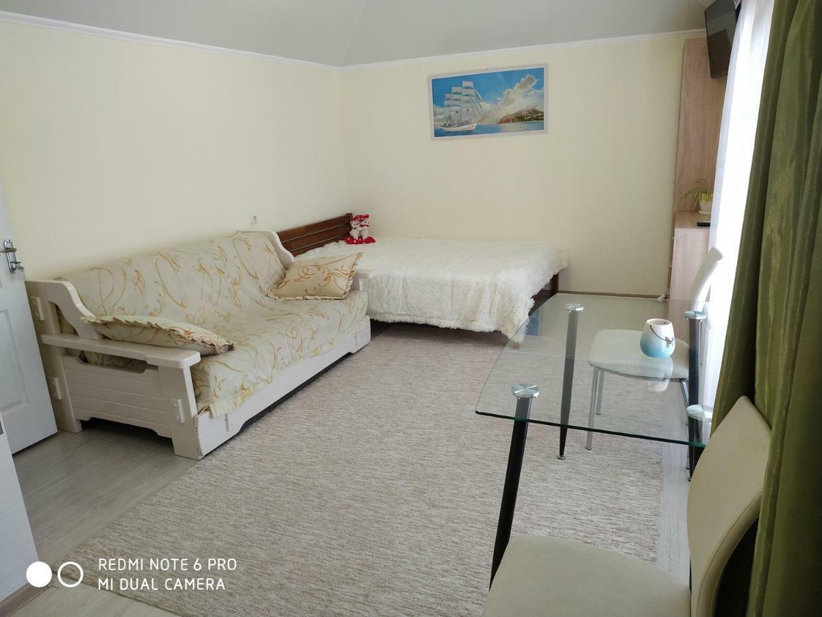 Guest House Butterfly Wing Odesa Exterior photo