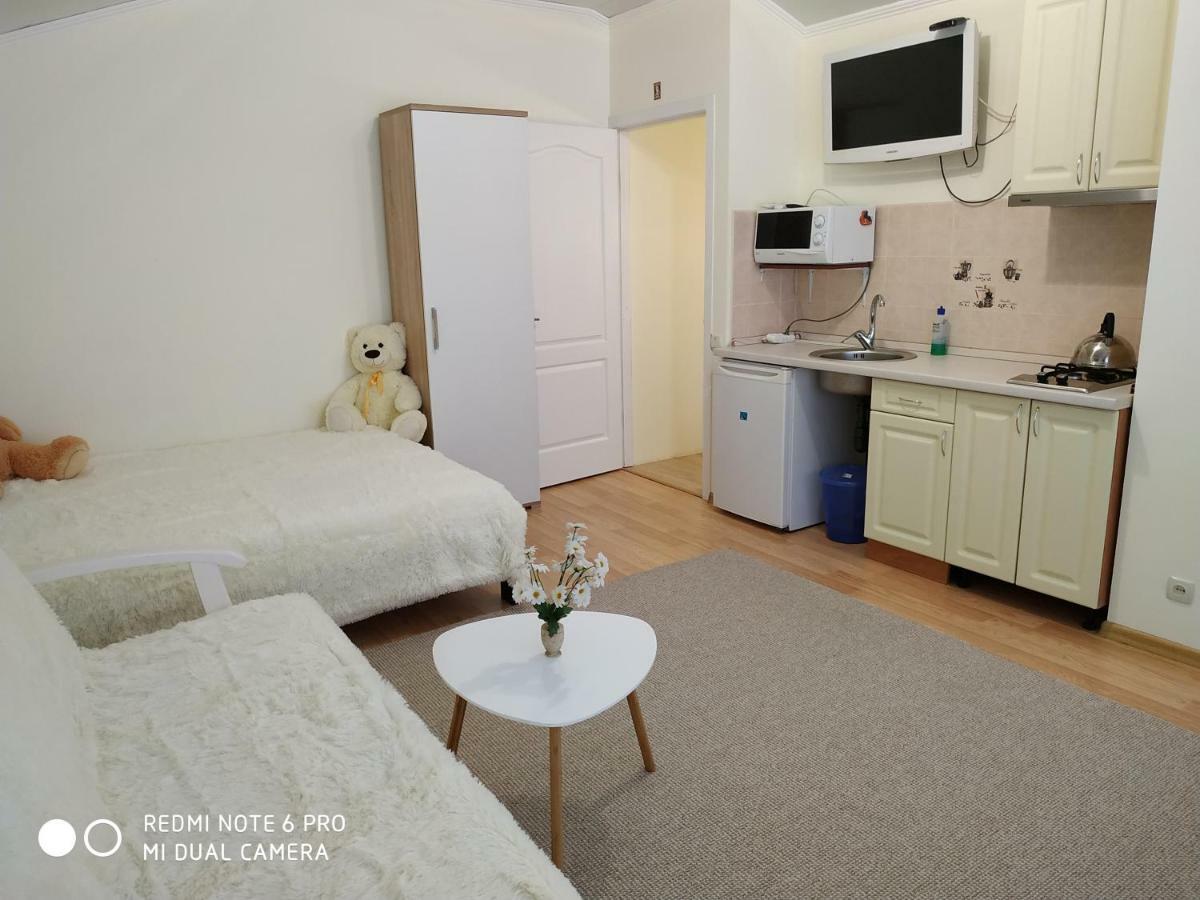 Guest House Butterfly Wing Odesa Exterior photo