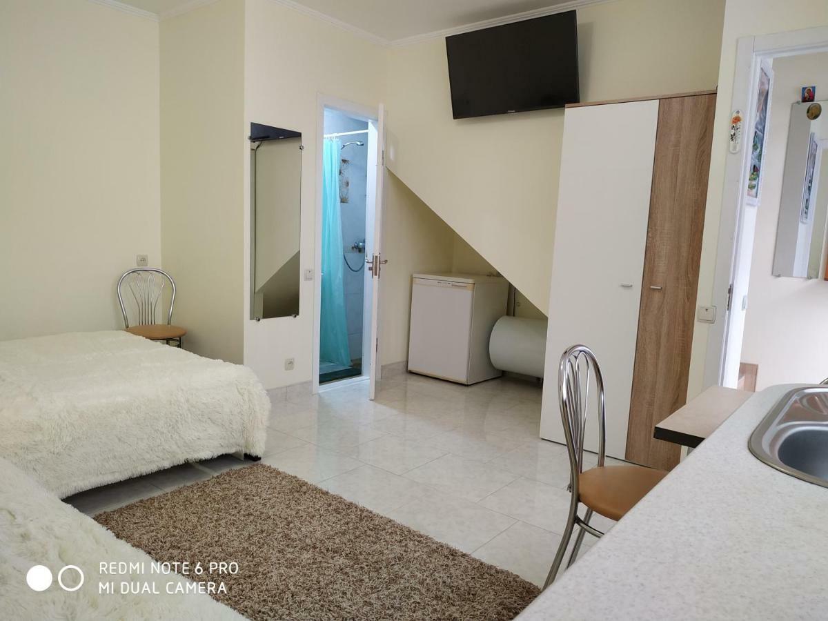 Guest House Butterfly Wing Odesa Exterior photo