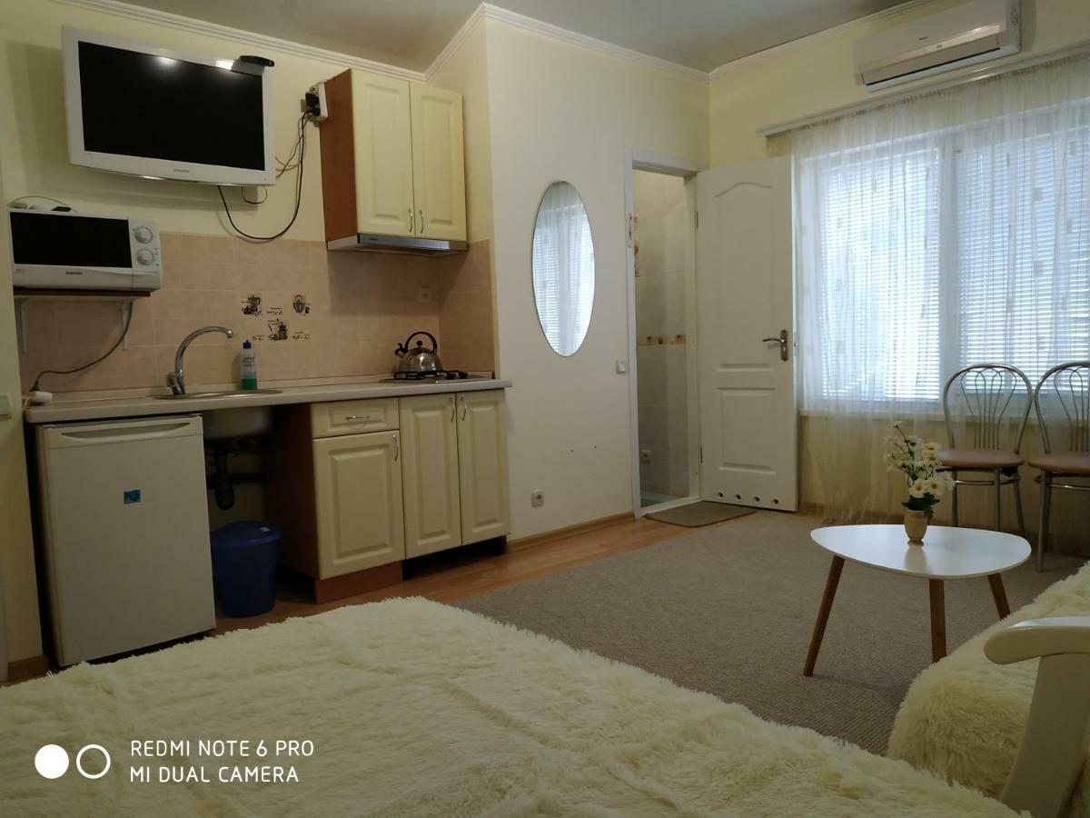 Guest House Butterfly Wing Odesa Exterior photo