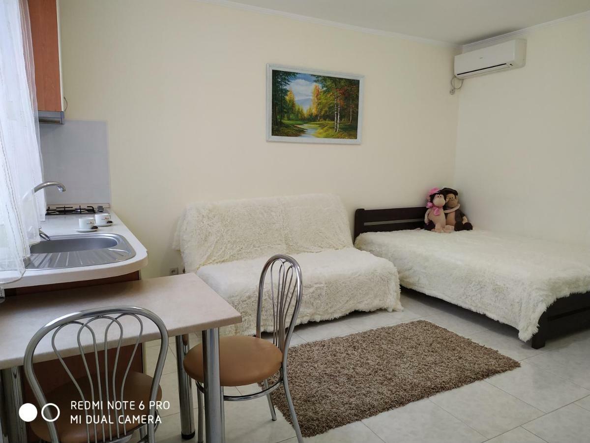 Guest House Butterfly Wing Odesa Exterior photo