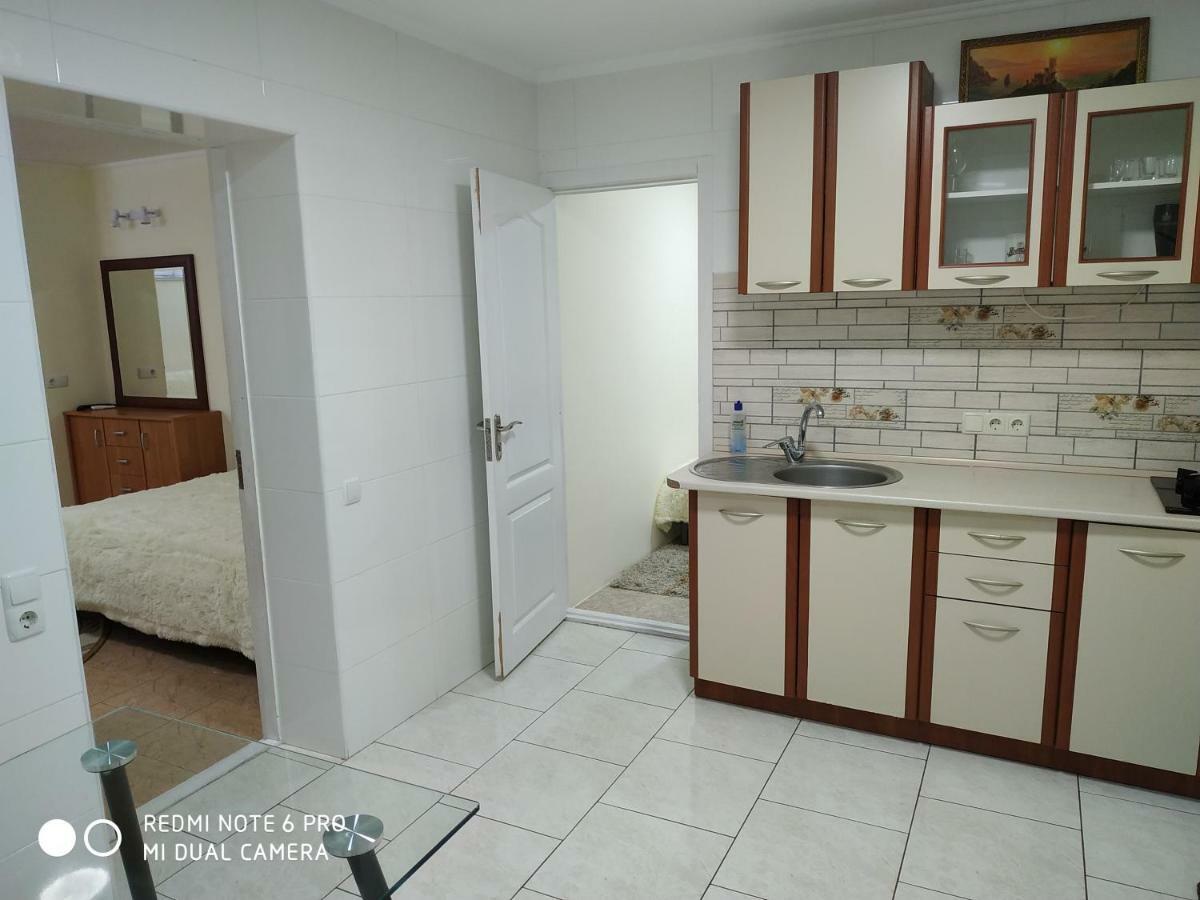 Guest House Butterfly Wing Odesa Exterior photo