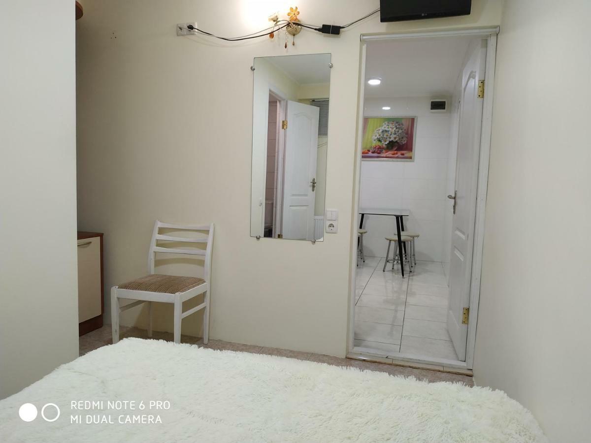 Guest House Butterfly Wing Odesa Exterior photo