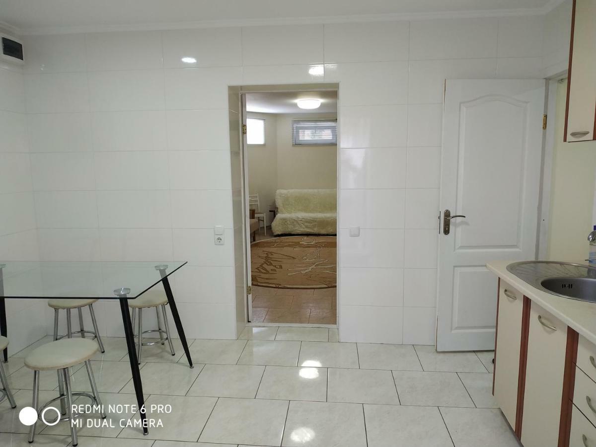 Guest House Butterfly Wing Odesa Exterior photo