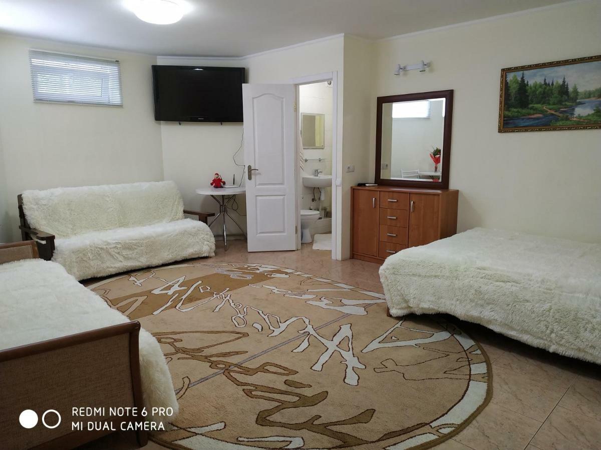 Guest House Butterfly Wing Odesa Exterior photo