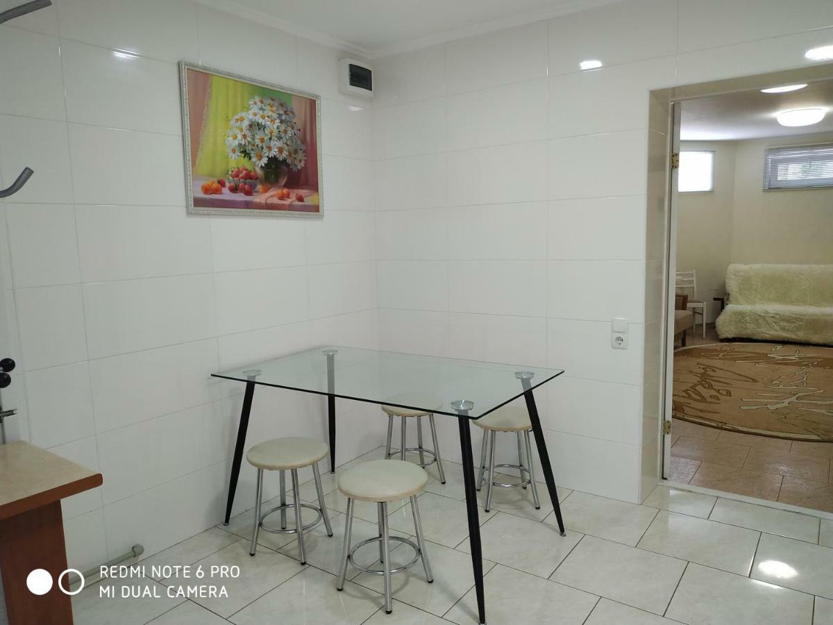 Guest House Butterfly Wing Odesa Exterior photo
